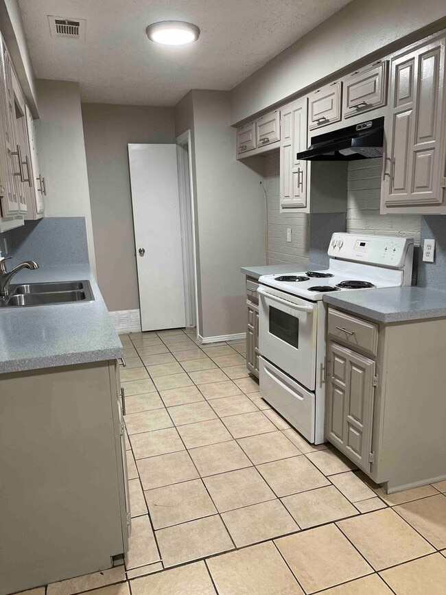 Photo - 114 Shadybrook Dr