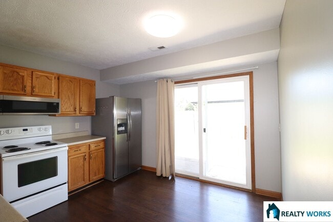 Photo - Lovely 3 Bedroom, 1 bath house available now.