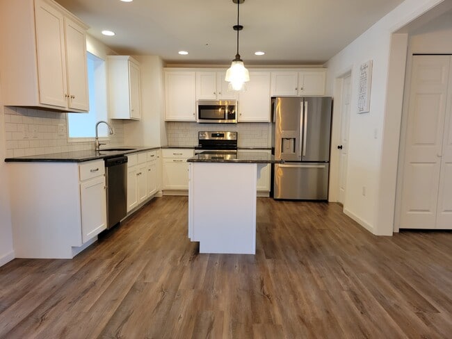 Photo - 207 Highland Ct