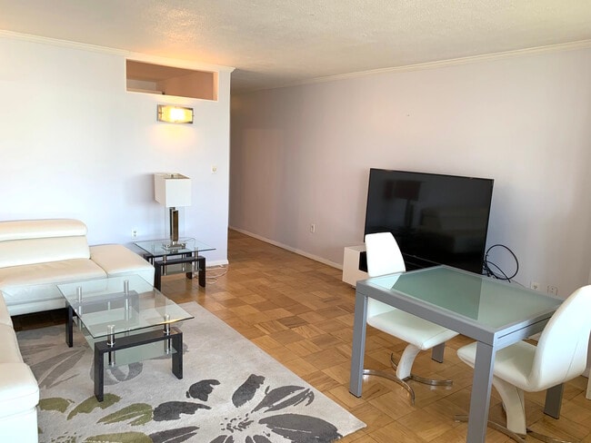 9 Hawthorne Pl Unit 8B