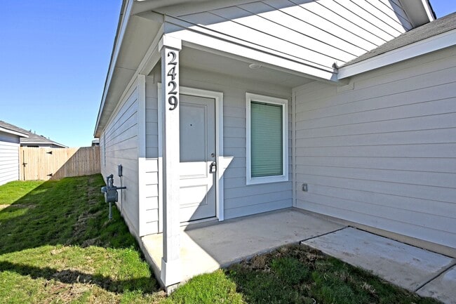 Photo - 2429 Legends Crk