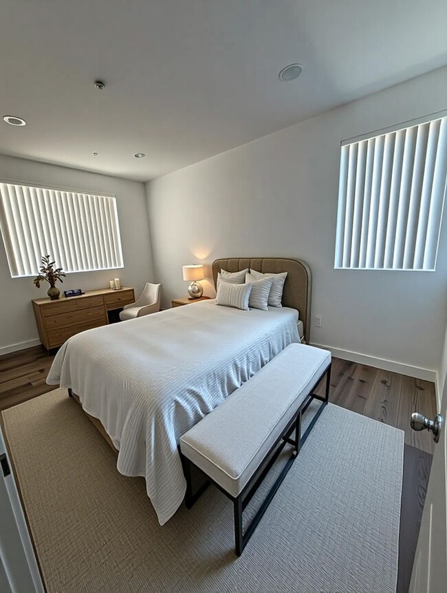 Photo - 5133 W Maplewood Ave Unit 5135 1/2