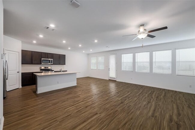 Photo - 818 Affazia Ln