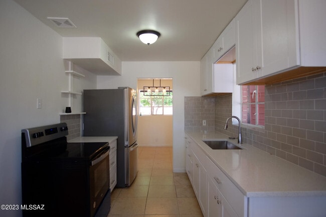 Photo - 721 E Joan Pl