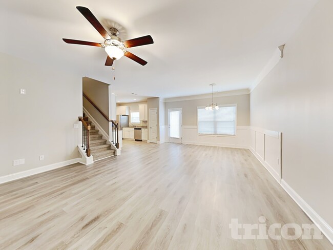 Photo - 821 Crescent Way