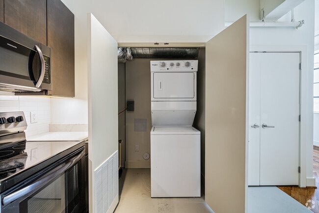 1BR, 1BA - 716SF - Laundry