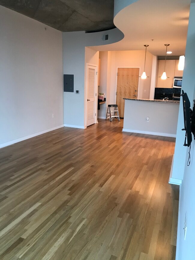 Building Photo - 400 W Peachtree St NW Unit 3115 Rental