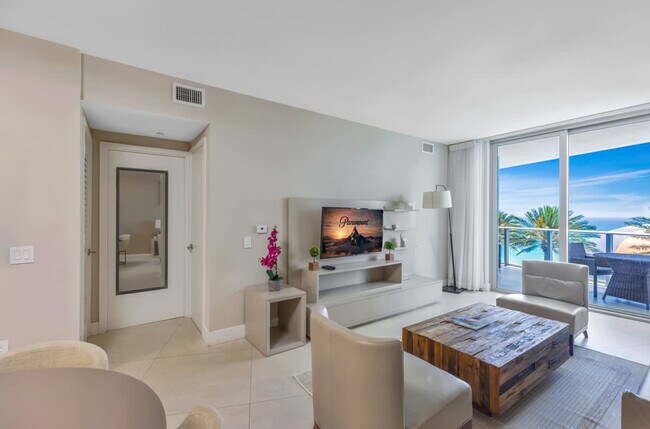 Building Photo - 4011 S Ocean Dr Unit ID1372323P