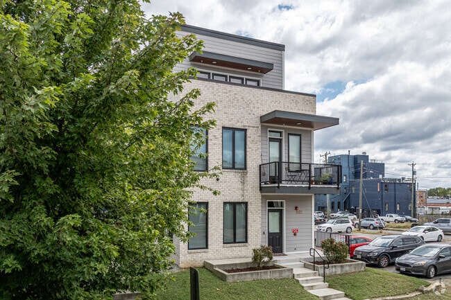 1122 Bainbridge Street