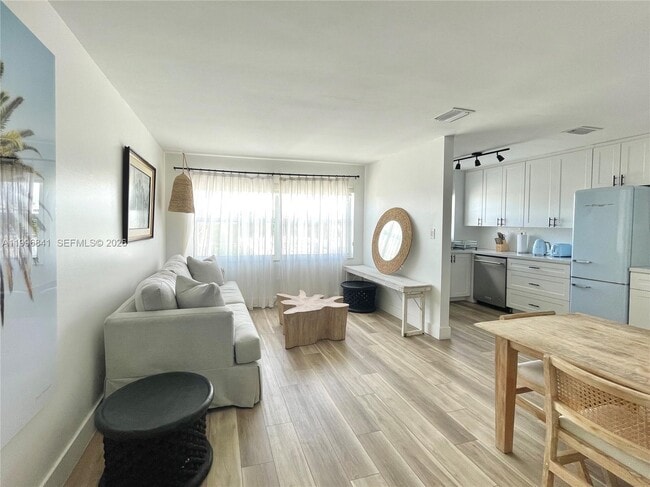 Photo - 221 Meridian Ave Unidad 507