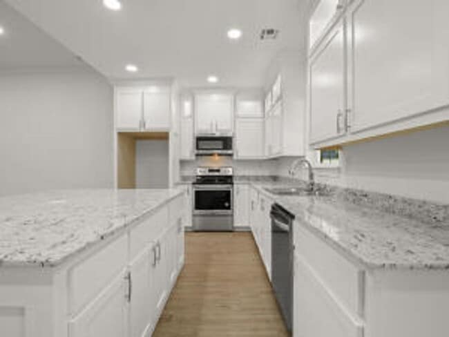 Photo - 308 W Schweitzer Ave