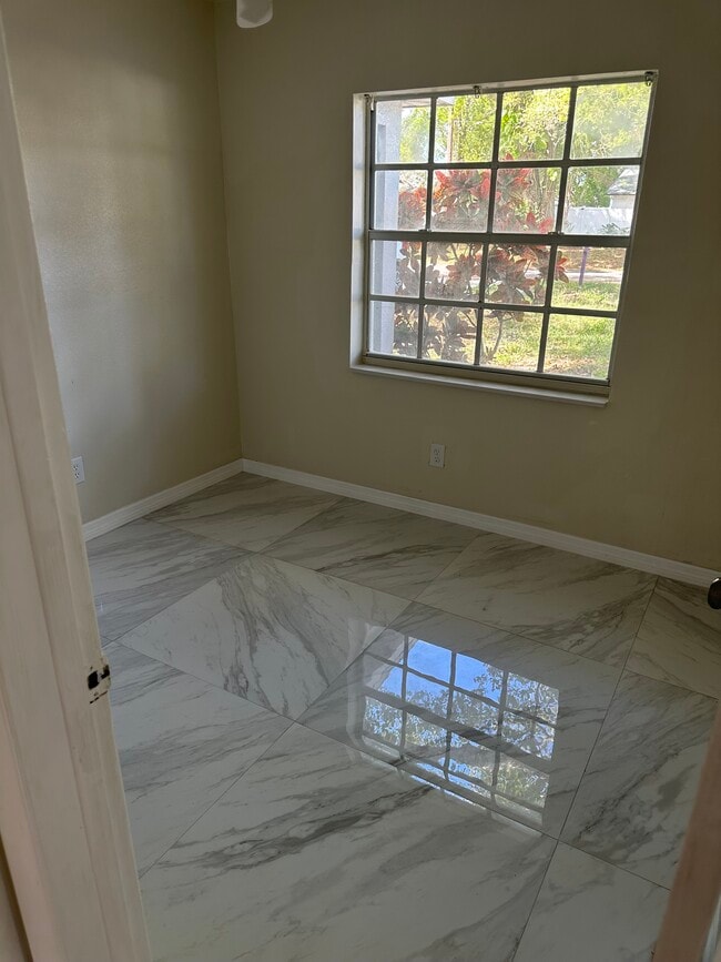 Photo - 4909 N Darby Ave