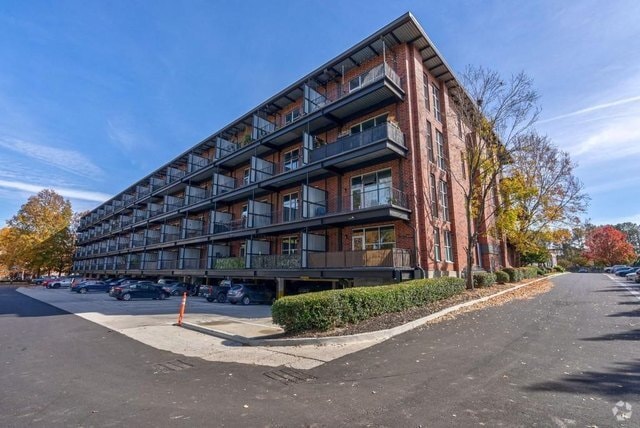 Building Photo - 5200 Peachtree Rd Unit 3204 Rental