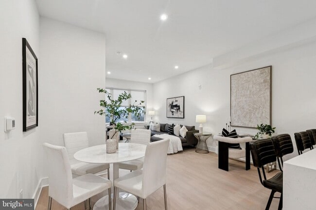 Photo - 30 W Allens Ln Unidad 310