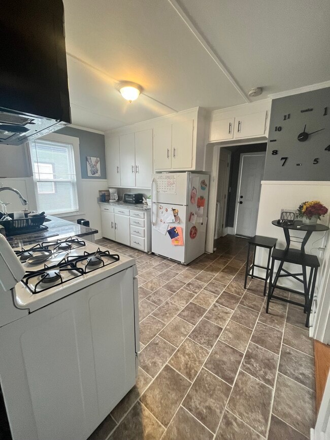 Photo - 27 Dearborn Ave Unit Apt 3