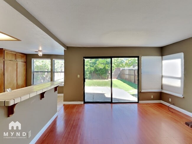 Photo - 4721 Shannondale Dr