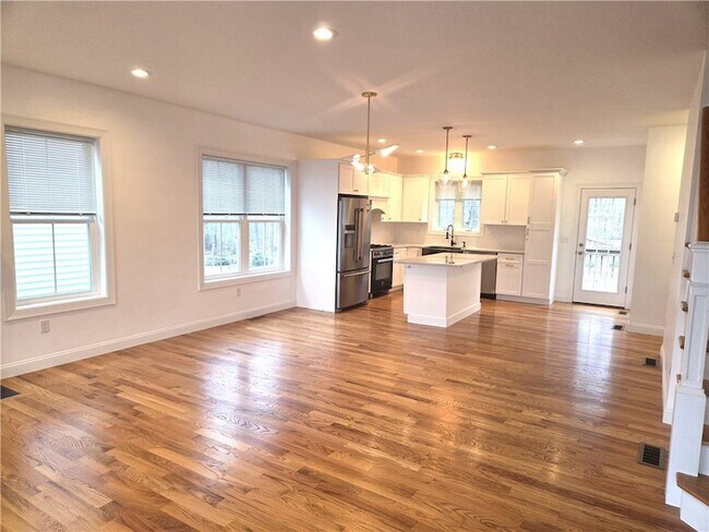 Photo - 230 Seawynds Dr