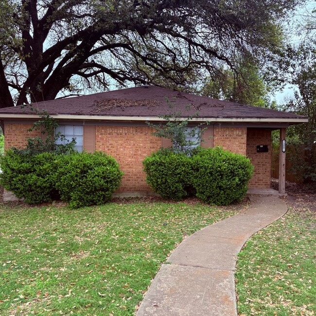 Building Photo - 2400 Alexander Ave