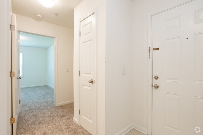 1BR, 1BA - 680SF - Entrance