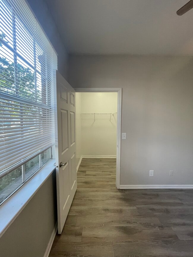 Colonnade at Regency Apartments For Rent in Jacksonville, FL