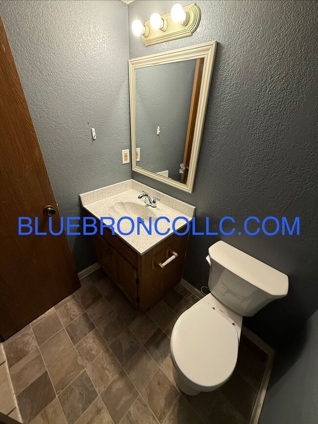 Photo - Spacious 3 bedroom townhome with attached 1 car garage