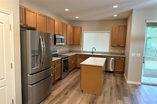 Photo - 5573 Rutherford Pl
