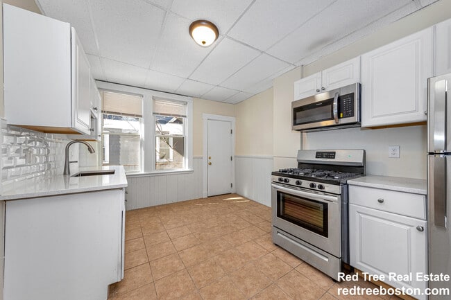 Building Photo - 42 Brackett St Unit 1