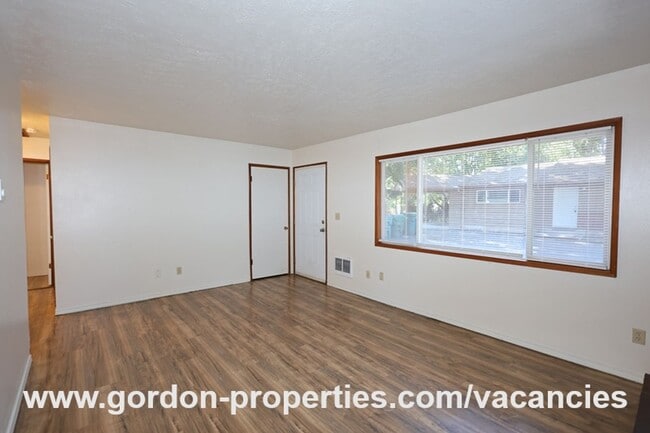 Photo - SE Green Vista Dr - Milwaukie 2 bedroom duplex with fireplace