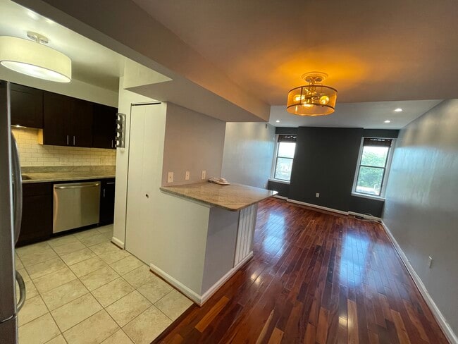 Building Photo - 1763 Columbia Rd NW Unit 401