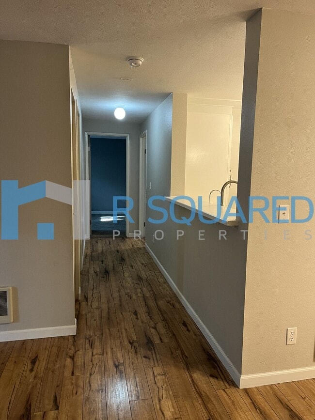 Photo - 975 Aberdeen Ave NE