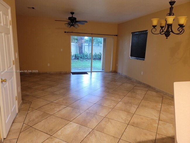 Photo - 570 Princess Dr