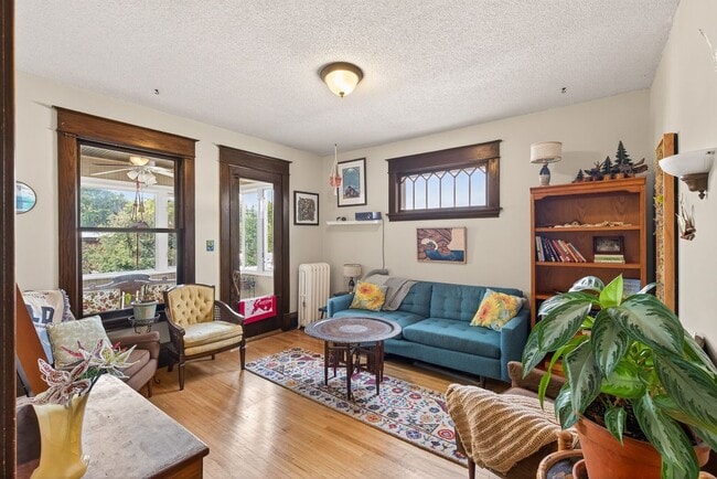 Photo - 722 Grand Ave