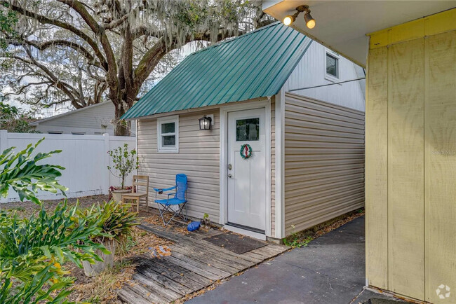 Building Photo - 2927 Warrington Ave Unit Tiny House Apartment