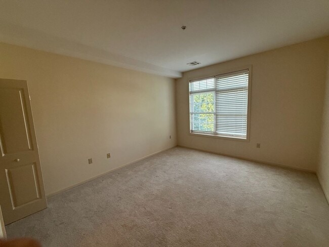 Photo - 2-Bedroom Townhome for professionals - The...