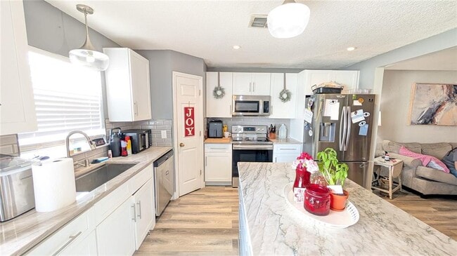 Photo - 106 Royalty Cir