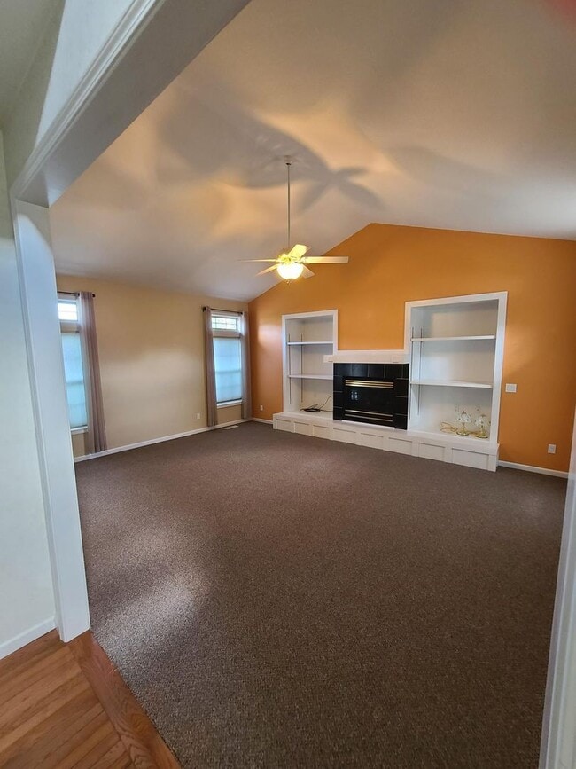 Photo - 5 Bedroom 2 and 1/2 bathrooms located in Cherry Hills Subdivision! Available Now!