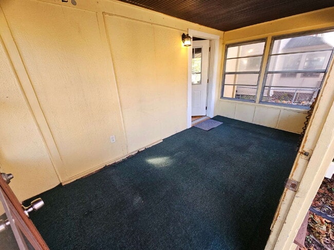 Photo - Cute and Cozy Main Level 2 Bedroom 1.5 Bath Unidad 1