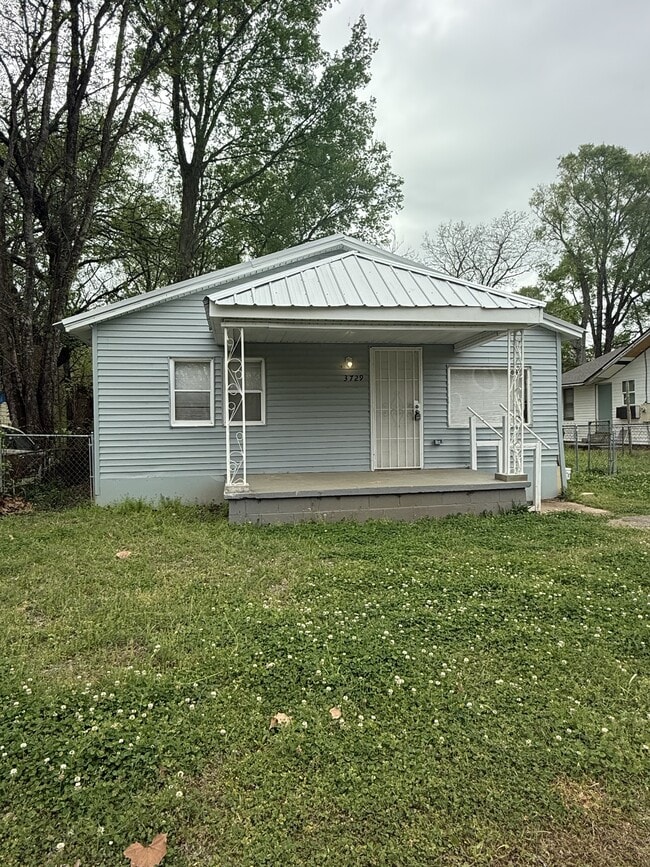 Building Photo - 3729 Pine Ave SW