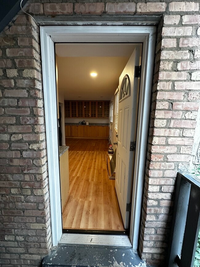 Back Door Entry - 1527 W Sherwin Ave Unit 1527 Sherwin