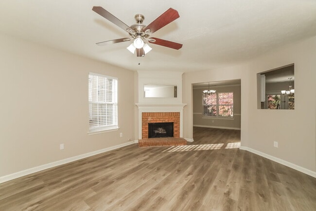 Photo - 1052 Winterglen Way