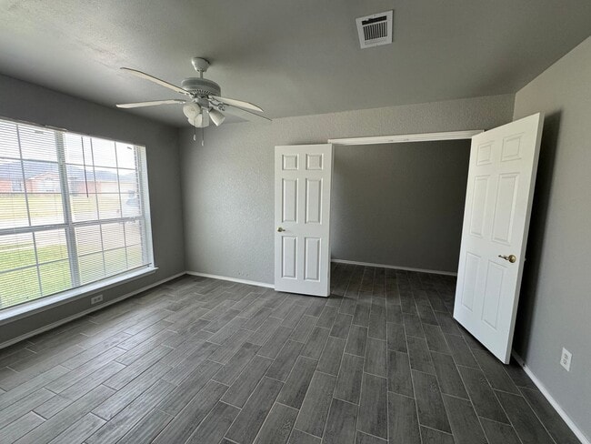 Photo - Remodeled 3 Bedroom Plus Bonus Room - Comi...