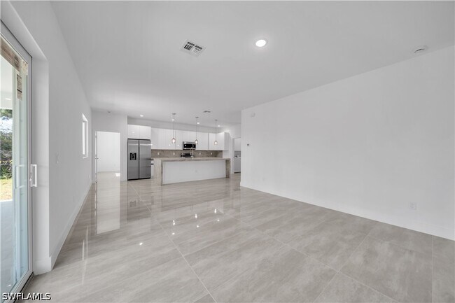 Photo - 828 Genoa Ave S