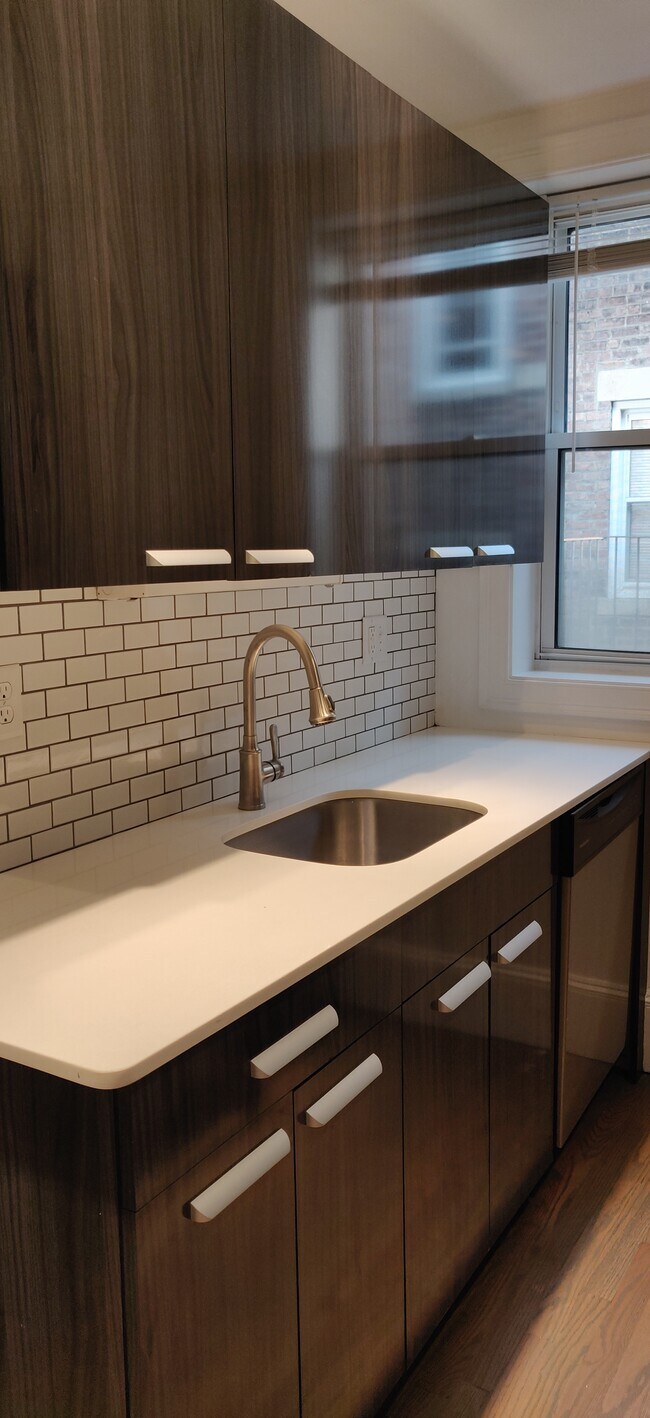 109 Queensberry St Unit 11