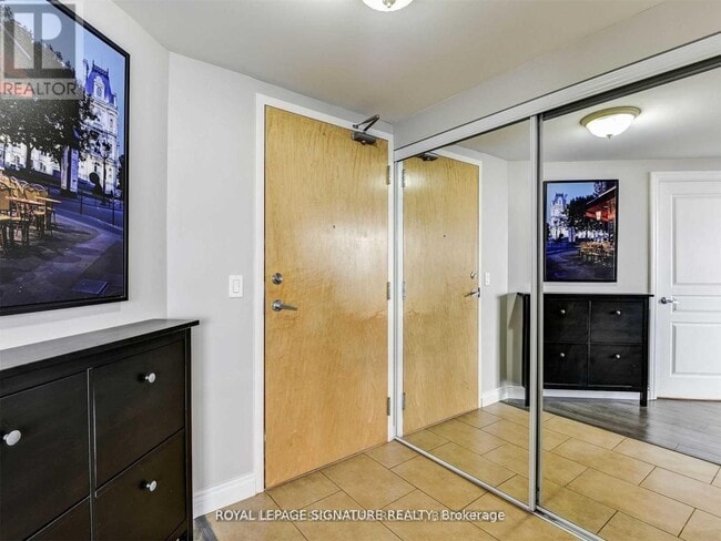 Photo - 220 Burnhamthorpe Rd W Unit 1002