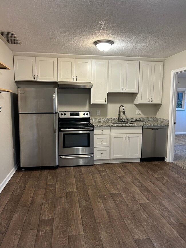 Kitchen - 4718 SW Miles Ct Unidad B