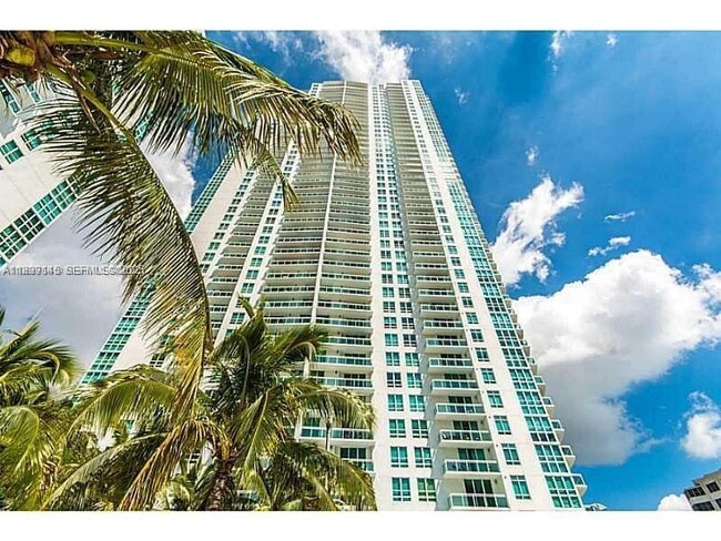Building Photo - 950 Brickell Bay Dr Unit 2808