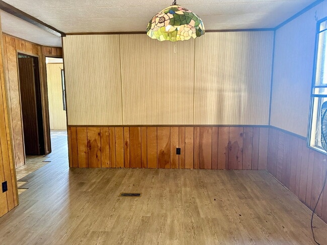 Photo - 266 Dartmoor Dr