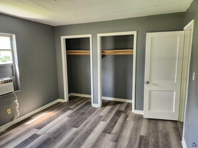 Photo - 215 Camellia Cir