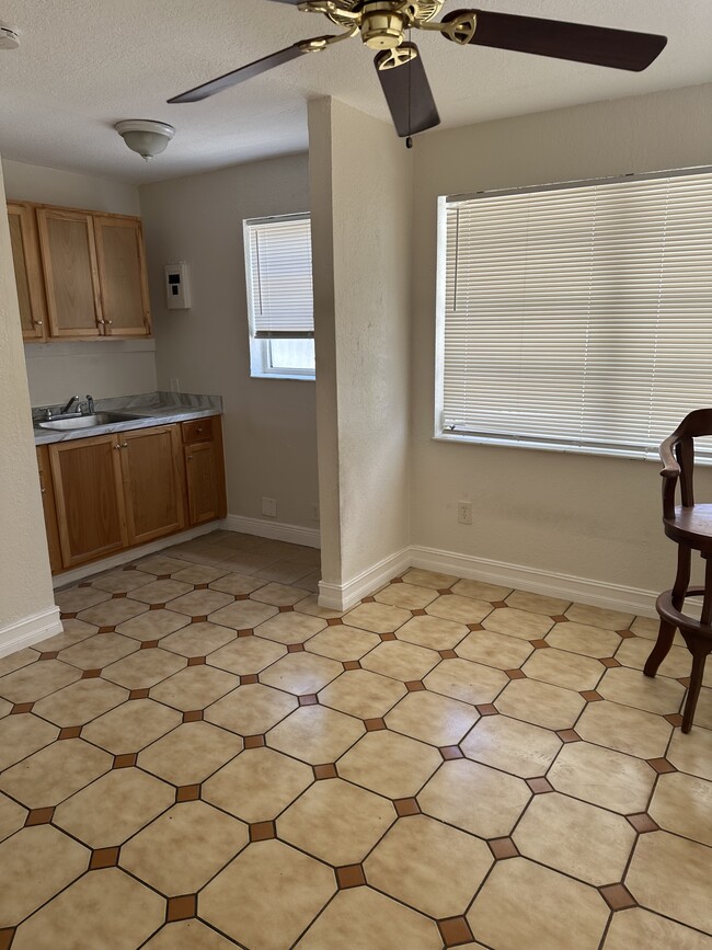 Main area - 4360 SW 2nd Ter Unit Efficiency Rental