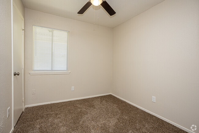 2HAB, 1,5BA - 737SF - Boulevard Apartment Homes